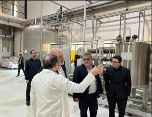 بازدید مدیرعامل گروه سلامت و دارویی برکت از شیراز سرم تجهیز گستر