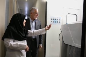 بازدید رئیس سازمان غذا و دارو از سل تک فارمد تجهیز گستر